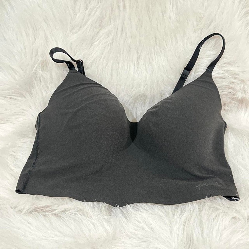 Victoria's Secret black bralette wireless lightly lined M